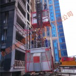 安糧城市廣場(chǎng)施工電梯拆卸現(xiàn)場(chǎng)